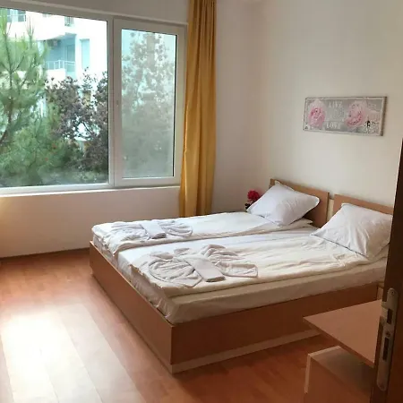 Yassen Nadezhda Appartement *